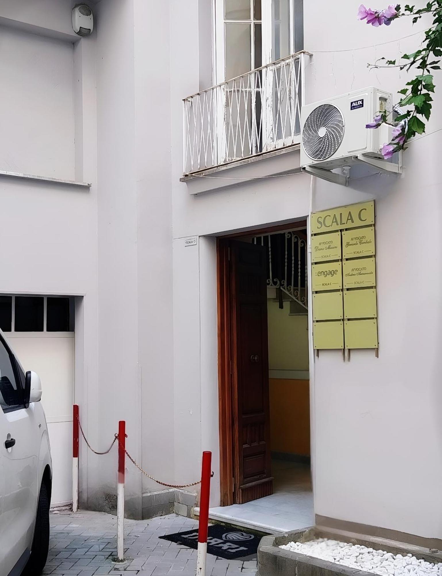 Casa Vacanza La Maison De Losyram Art Salerno Exteriör bild