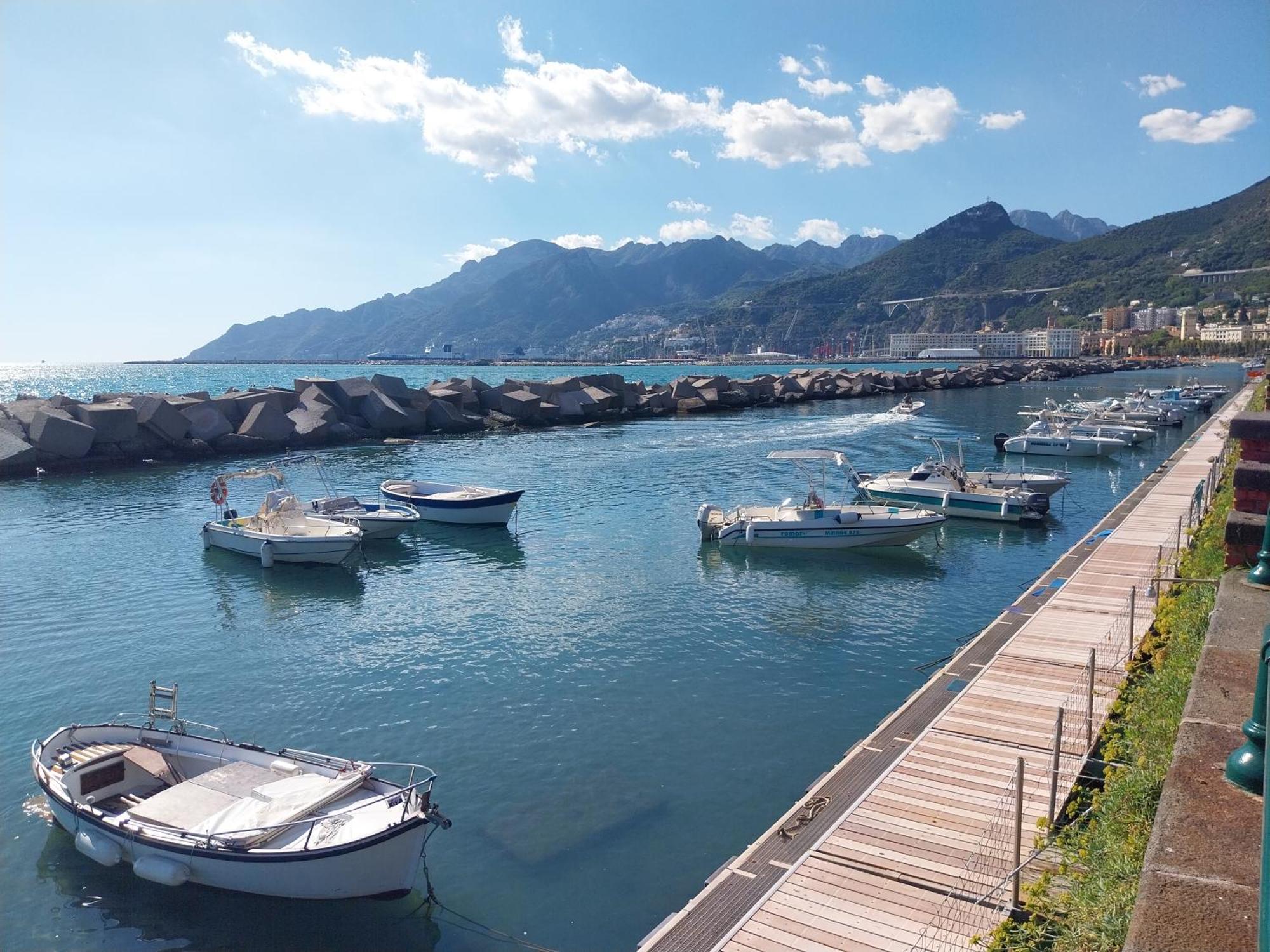 Casa Vacanza La Maison De Losyram Art Salerno Exteriör bild