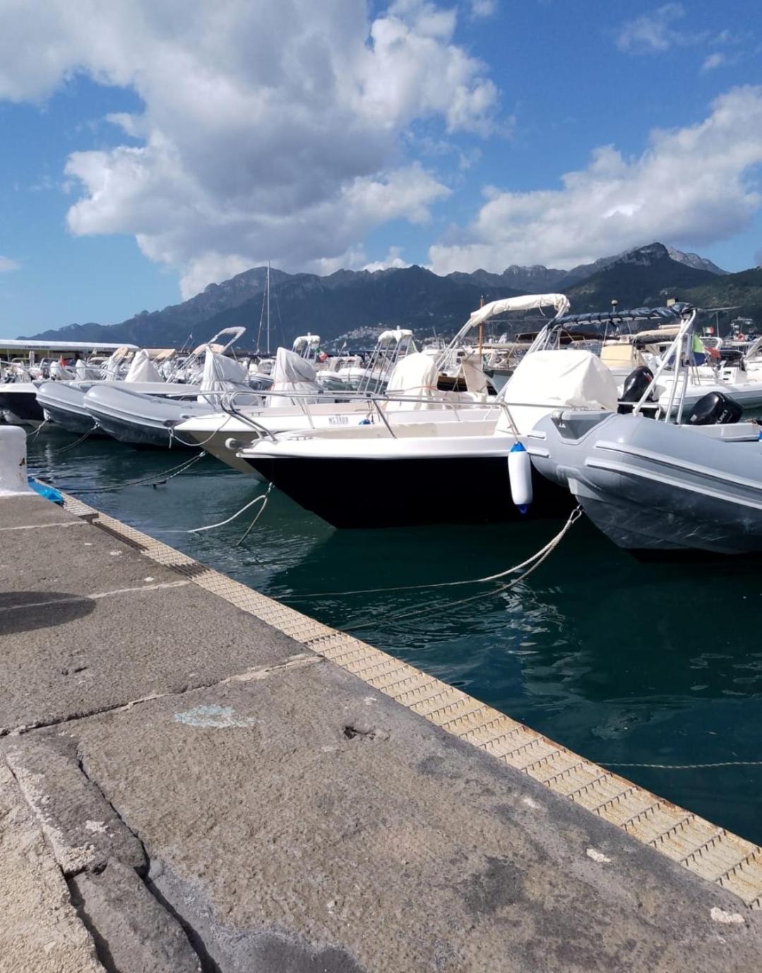 Casa Vacanza La Maison De Losyram Art Salerno Exteriör bild