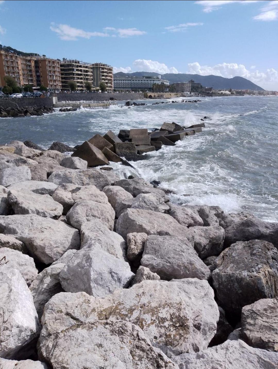 Casa Vacanza La Maison De Losyram Art Salerno Exteriör bild